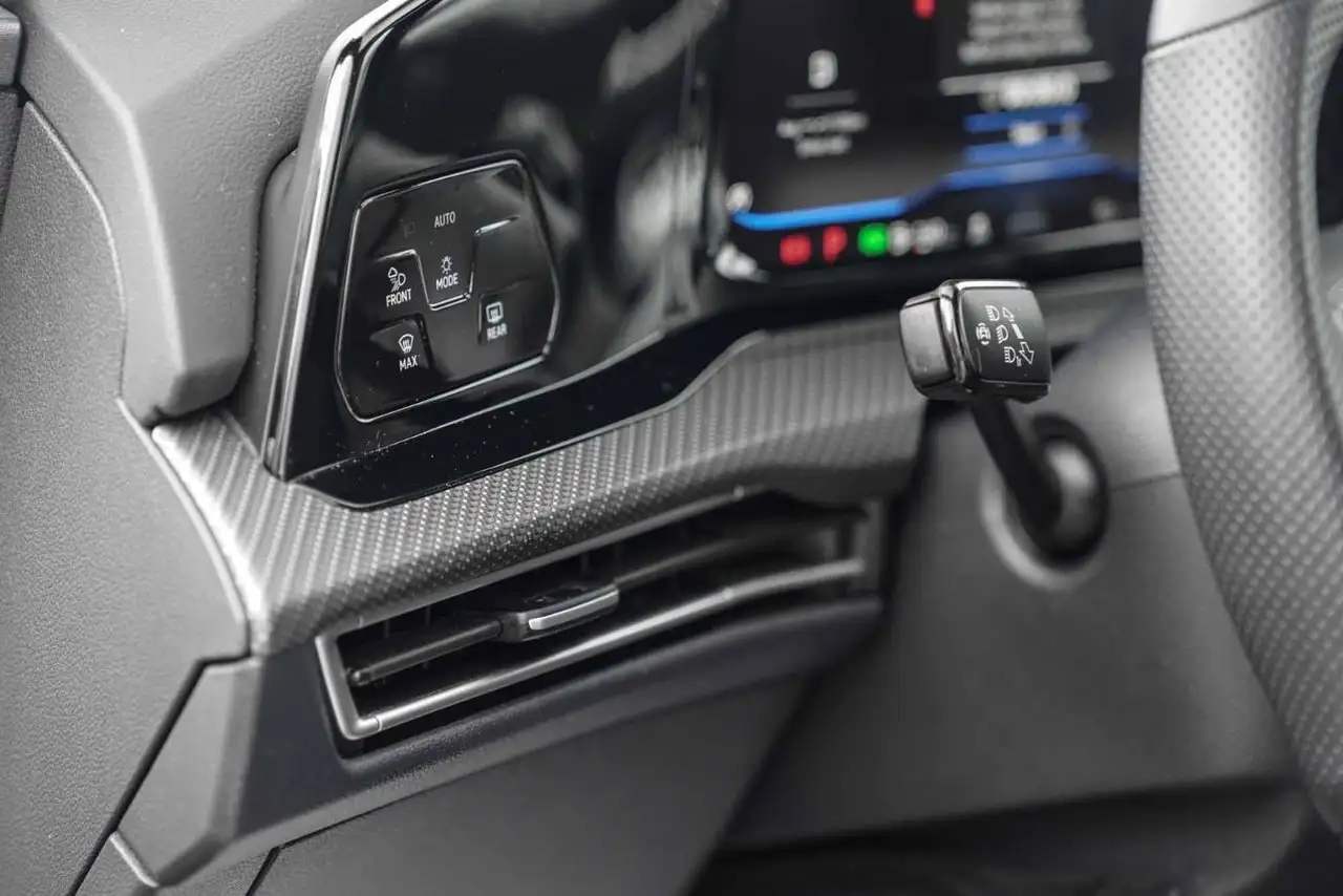 Volkswagen Golf R снимка Volkswagen Golf R