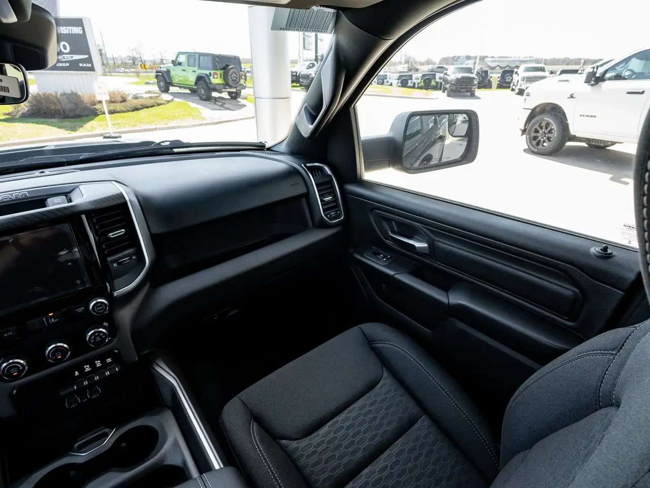 RAM 1500 снимка RAM 1500