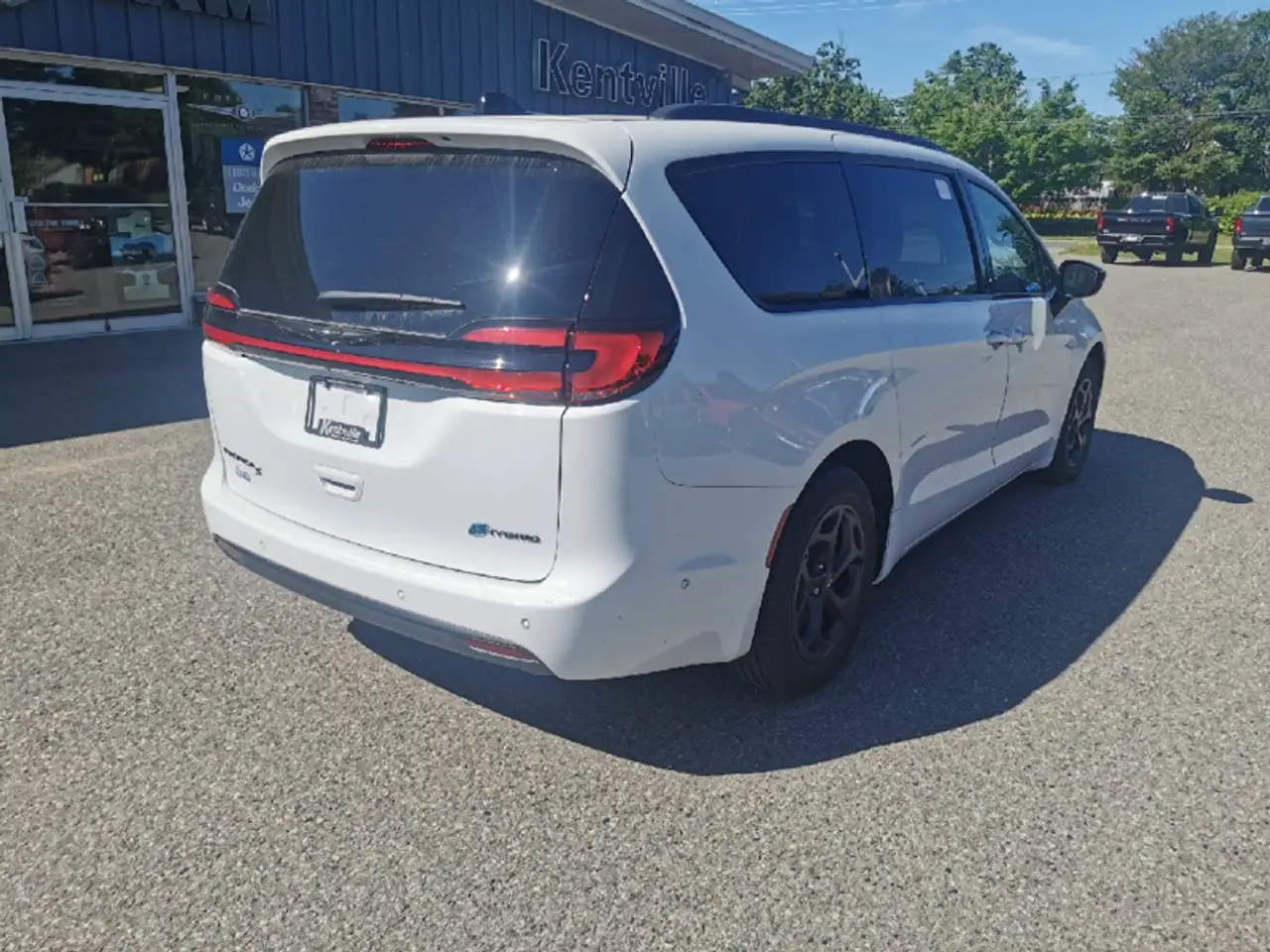 Chrysler Pacifica photo Chrysler Pacifica