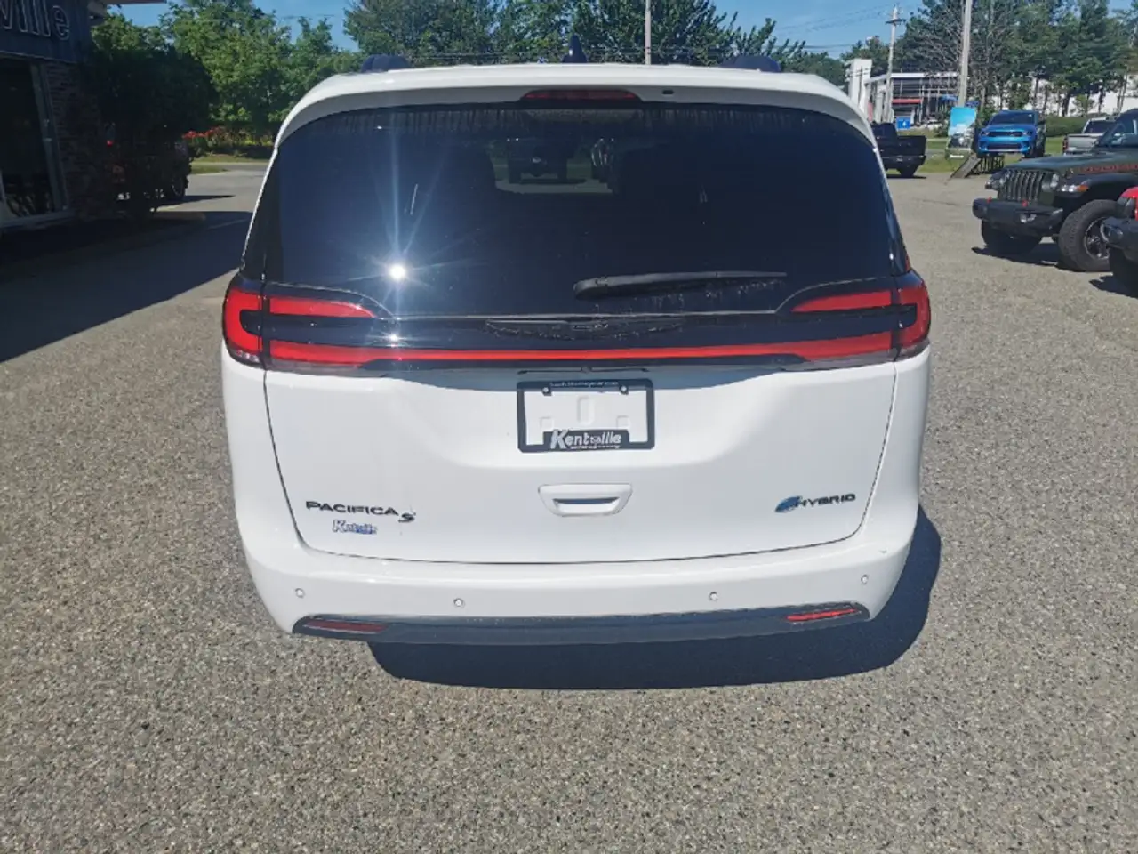 Chrysler Pacifica photo Chrysler Pacifica