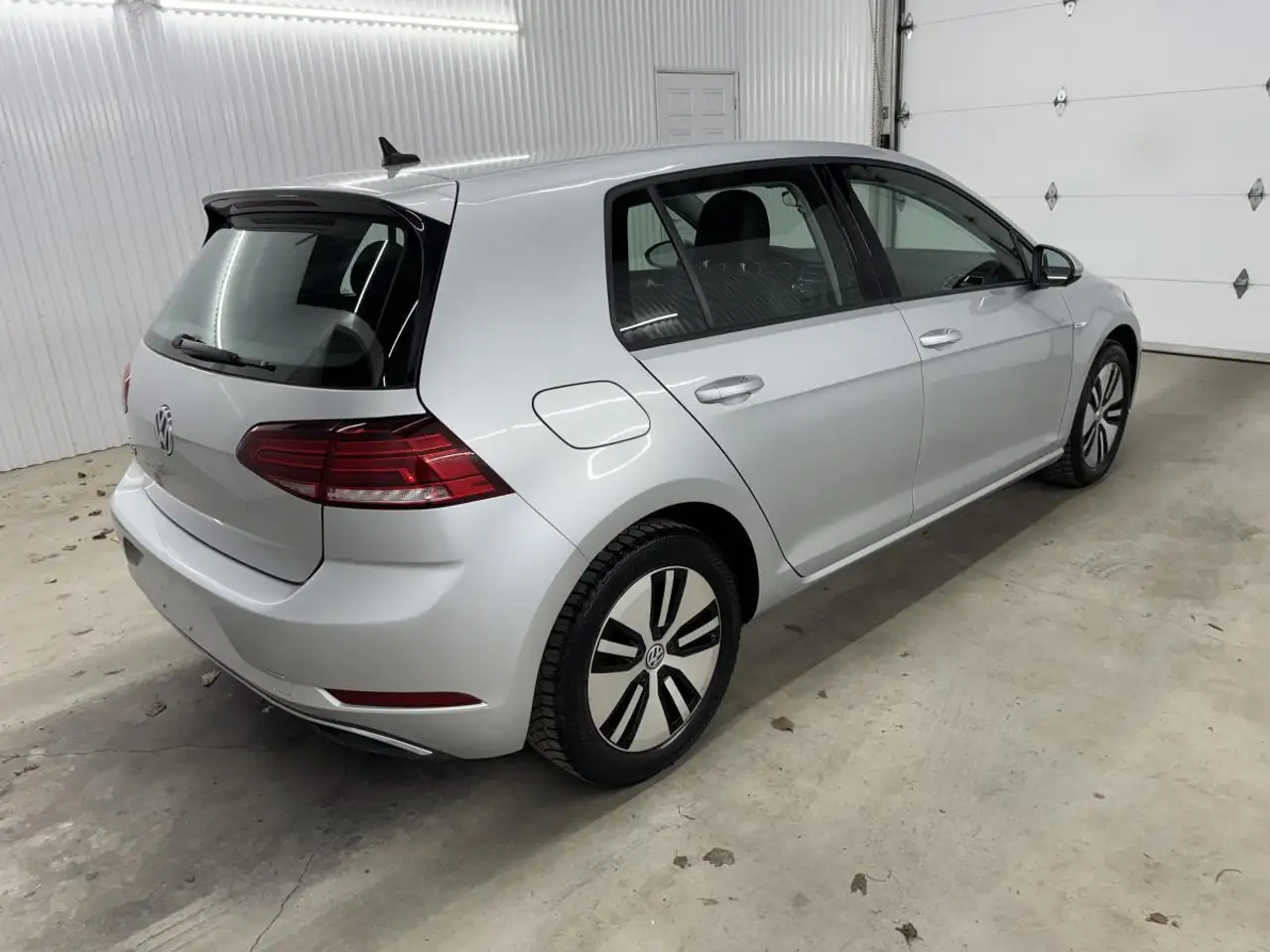 Volkswagen e-Golf photo Volkswagen e-Golf