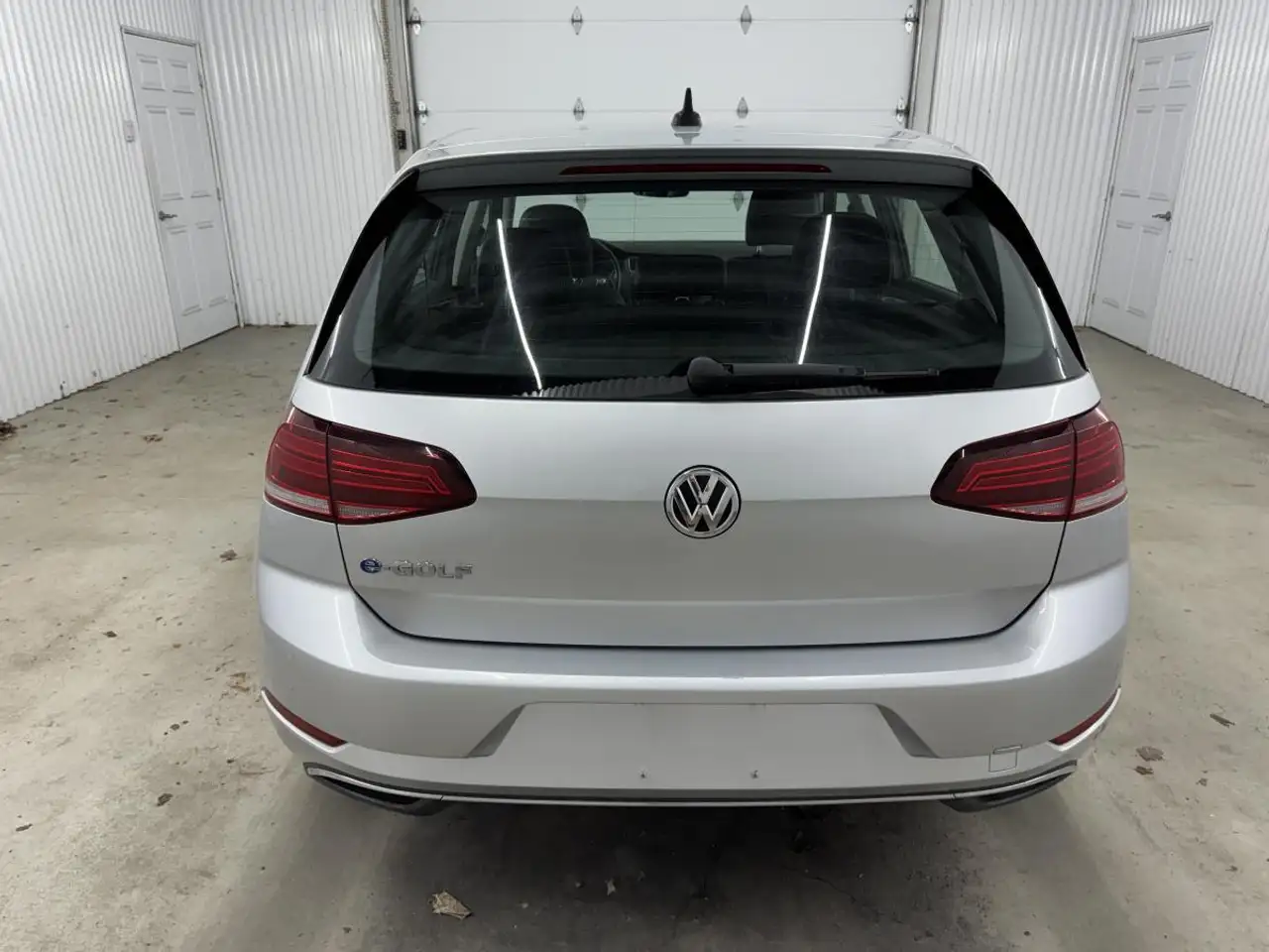 Volkswagen e-Golf photo Volkswagen e-Golf