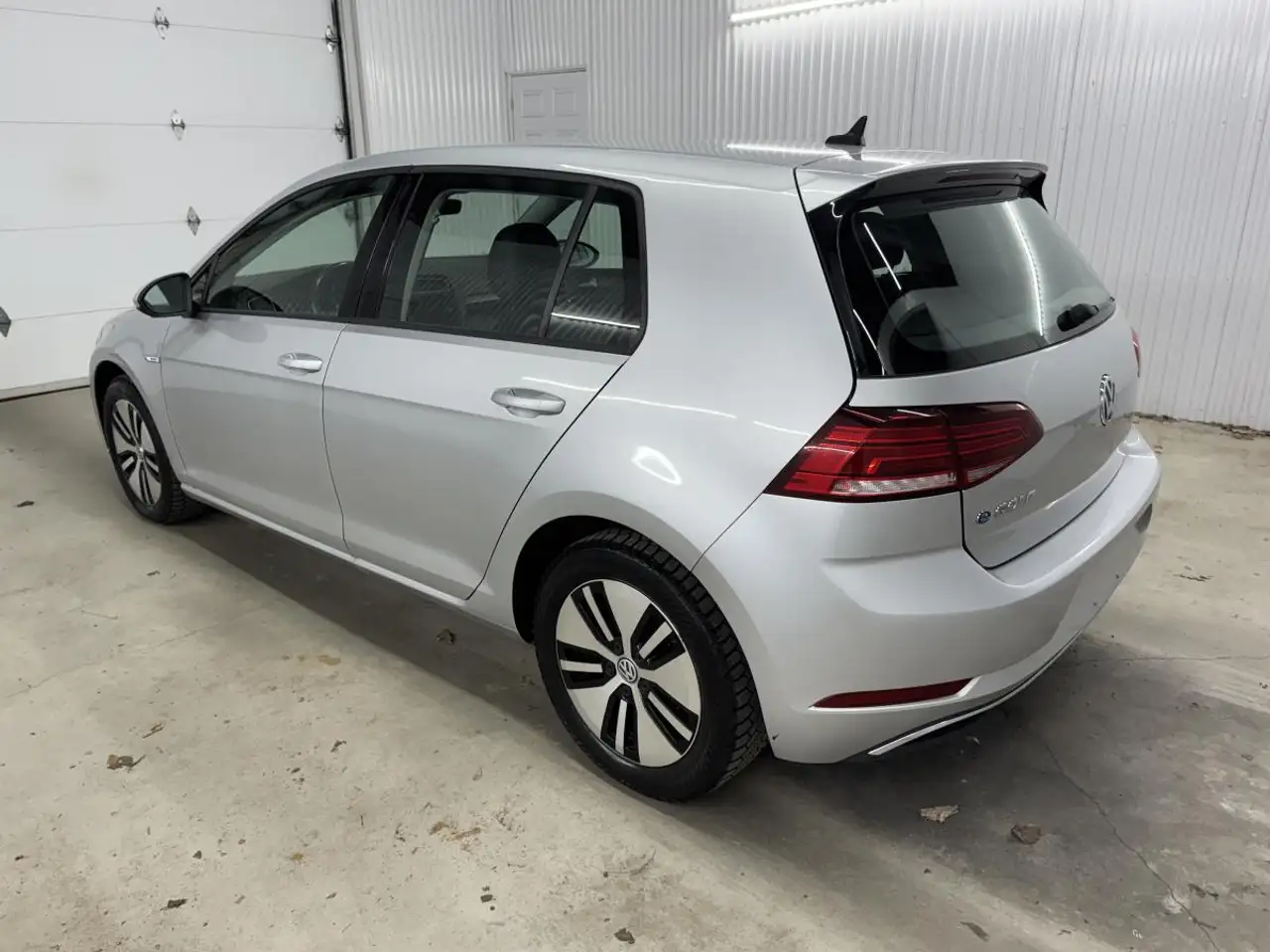 Volkswagen e-Golf photo Volkswagen e-Golf