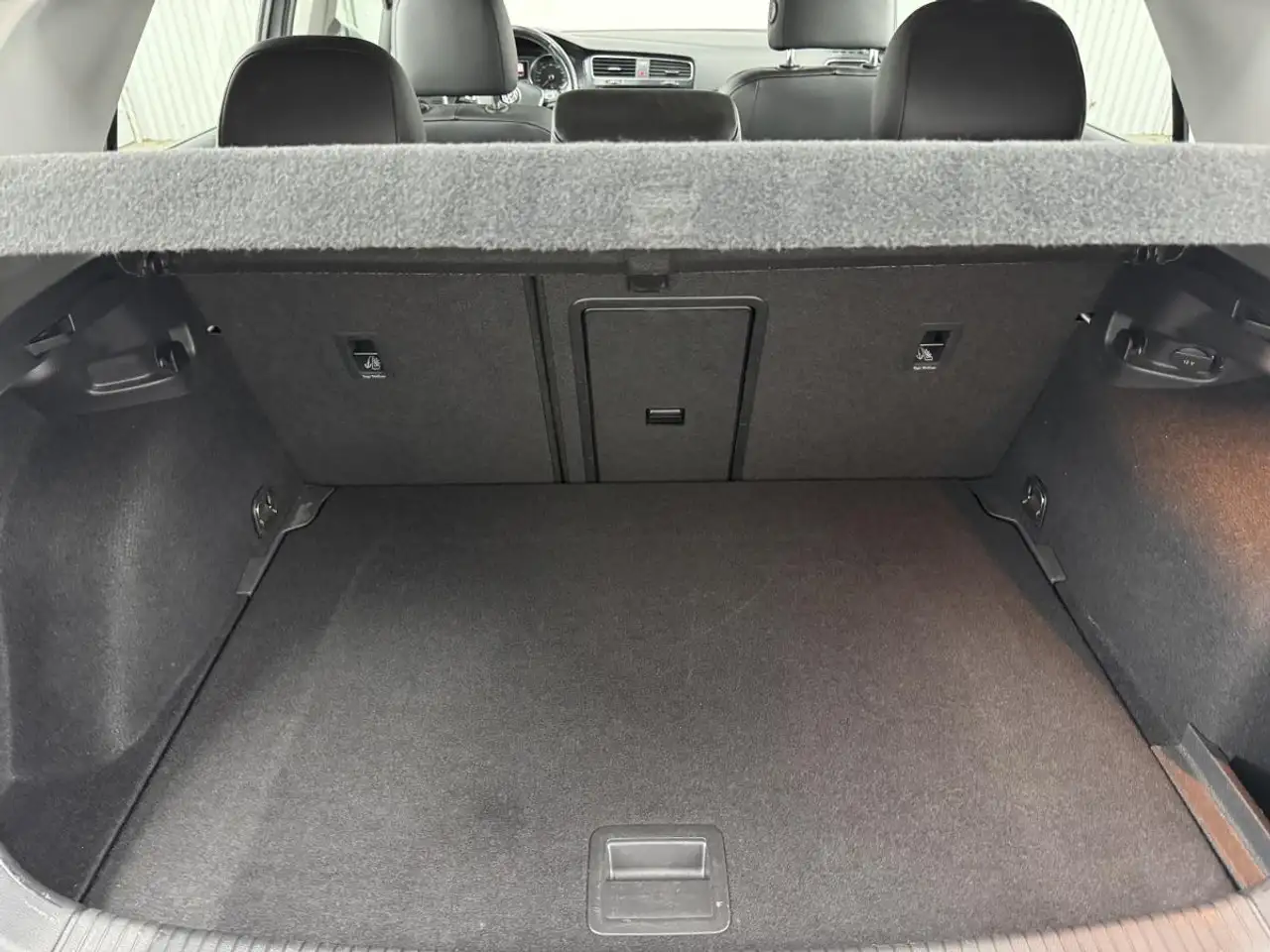 Volkswagen e-Golf photo Volkswagen e-Golf