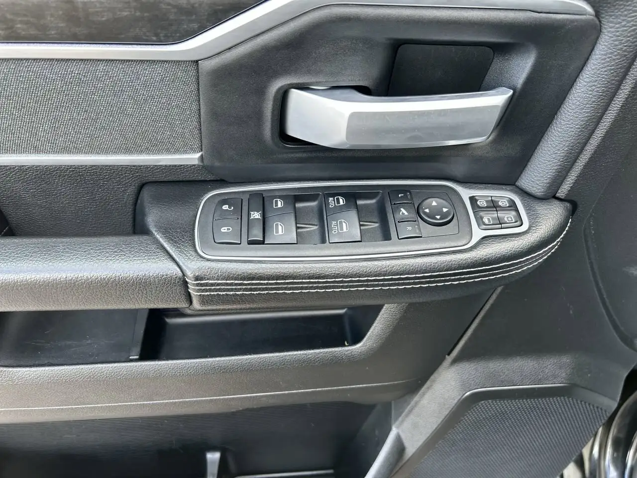 RAM 2500 снимка RAM 2500