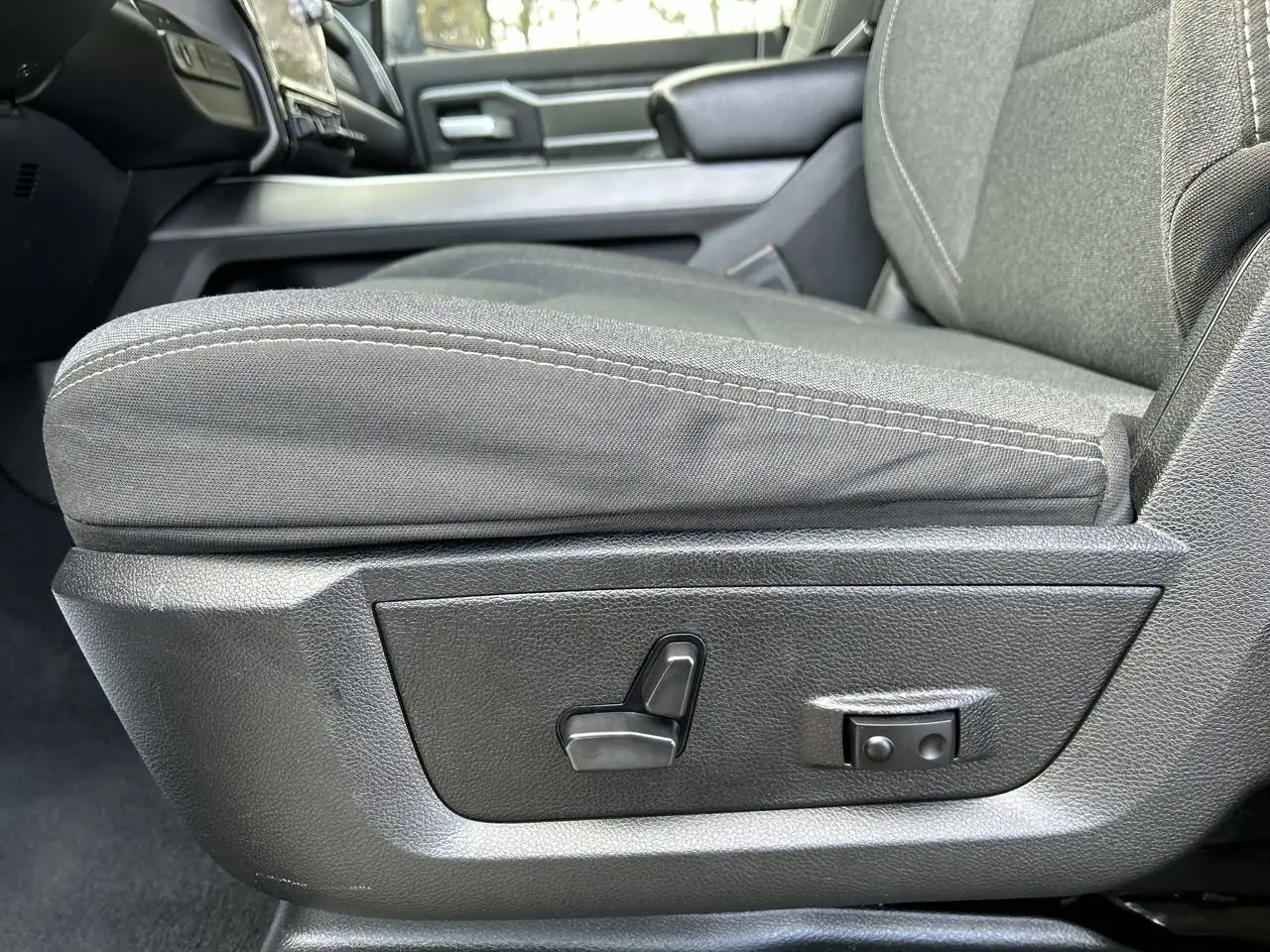 RAM 2500 снимка RAM 2500