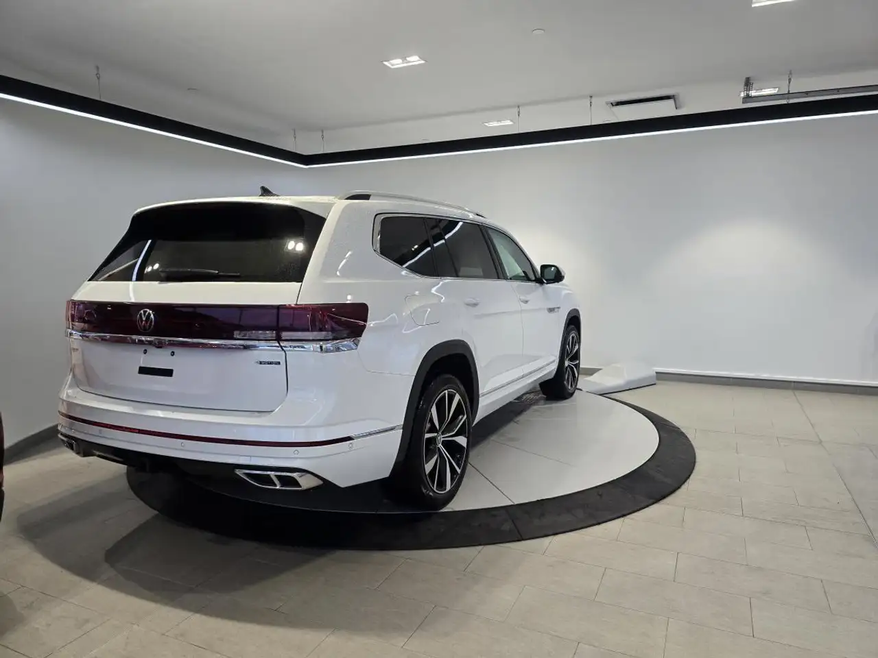 Volkswagen Atlas снимка Volkswagen Atlas