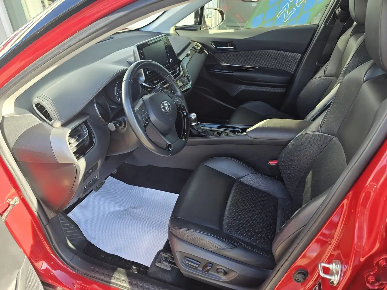 Toyota C-HR fotografie Toyota C-HR
