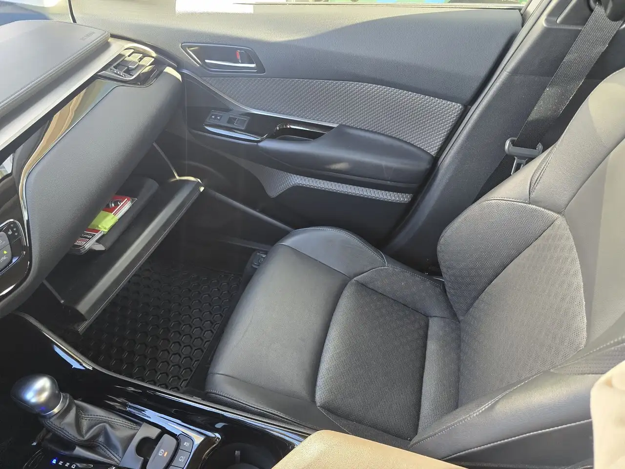 Toyota C-HR fotografie Toyota C-HR