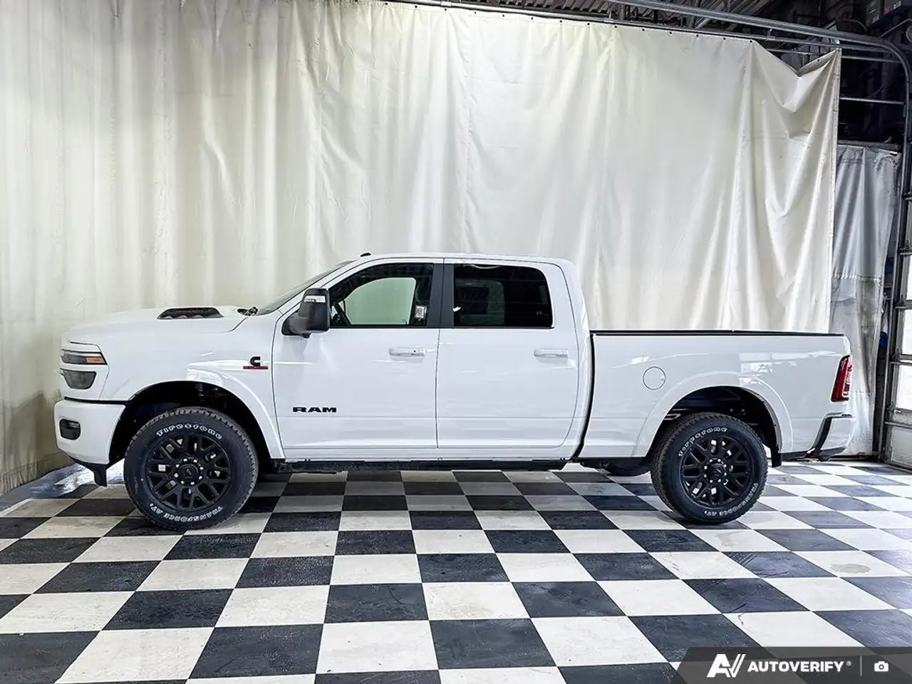 RAM 2500 снимка RAM 2500