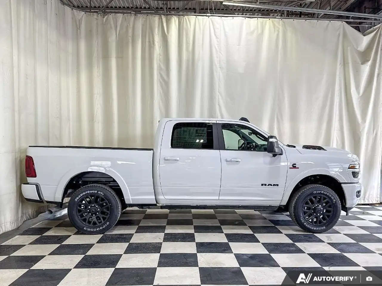 RAM 2500 снимка RAM 2500