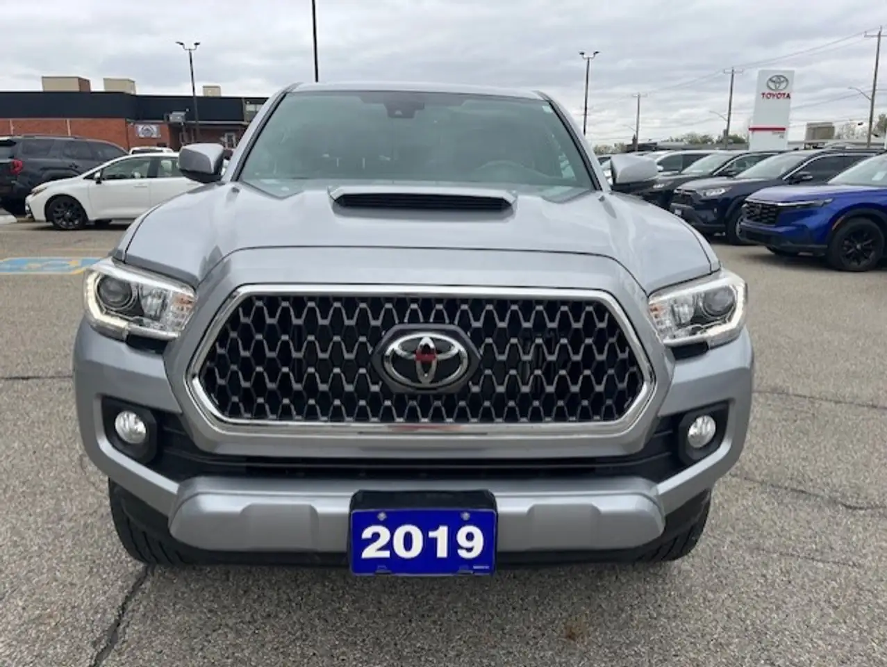Toyota Tacoma снимка Toyota Tacoma