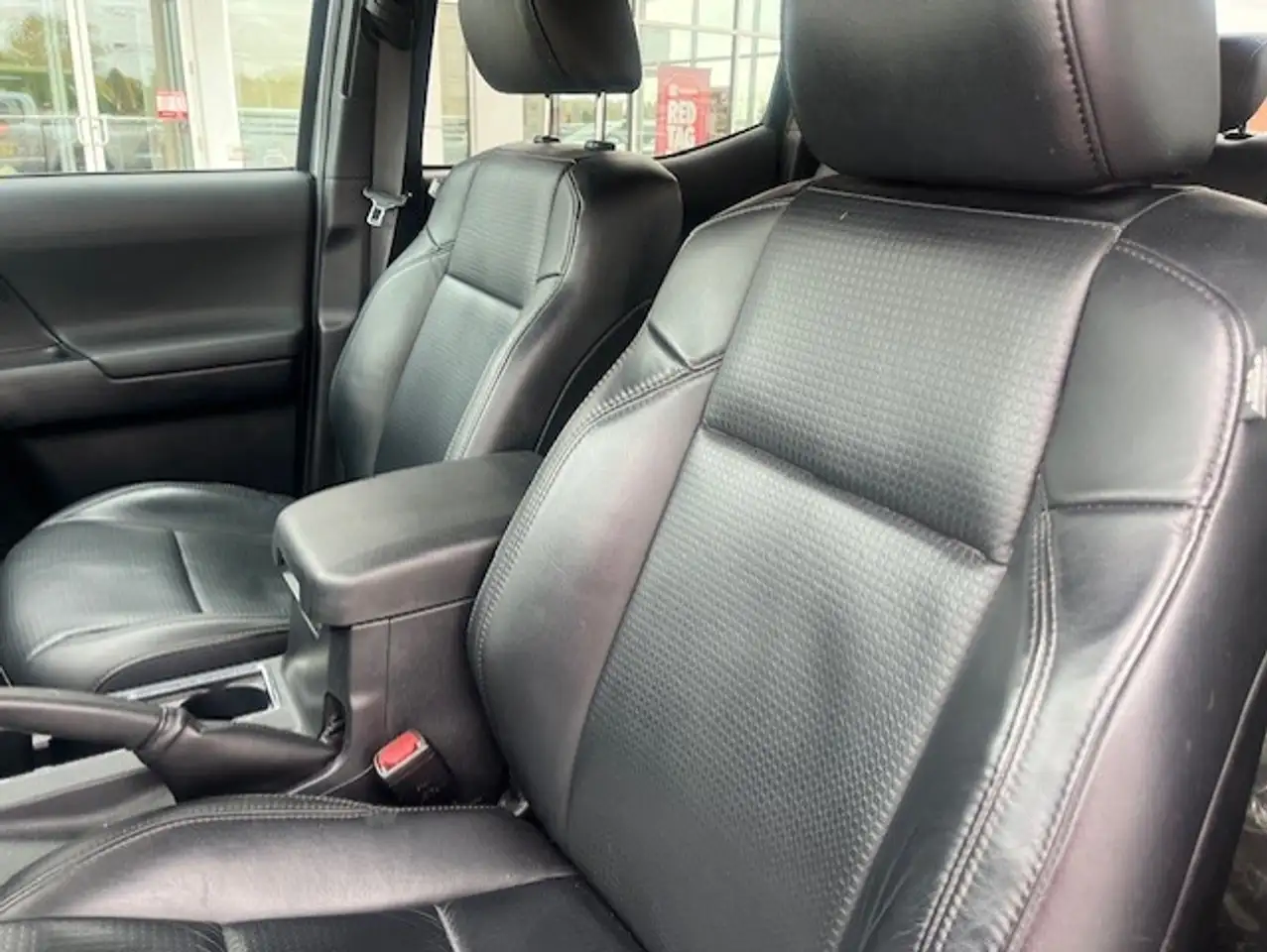 Toyota Tacoma снимка Toyota Tacoma