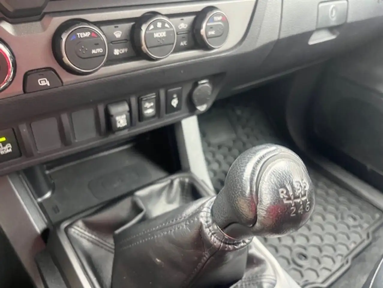 Toyota Tacoma снимка Toyota Tacoma