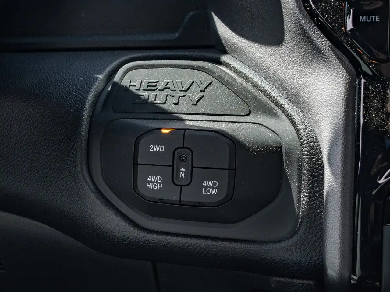 RAM 2500 снимка RAM 2500