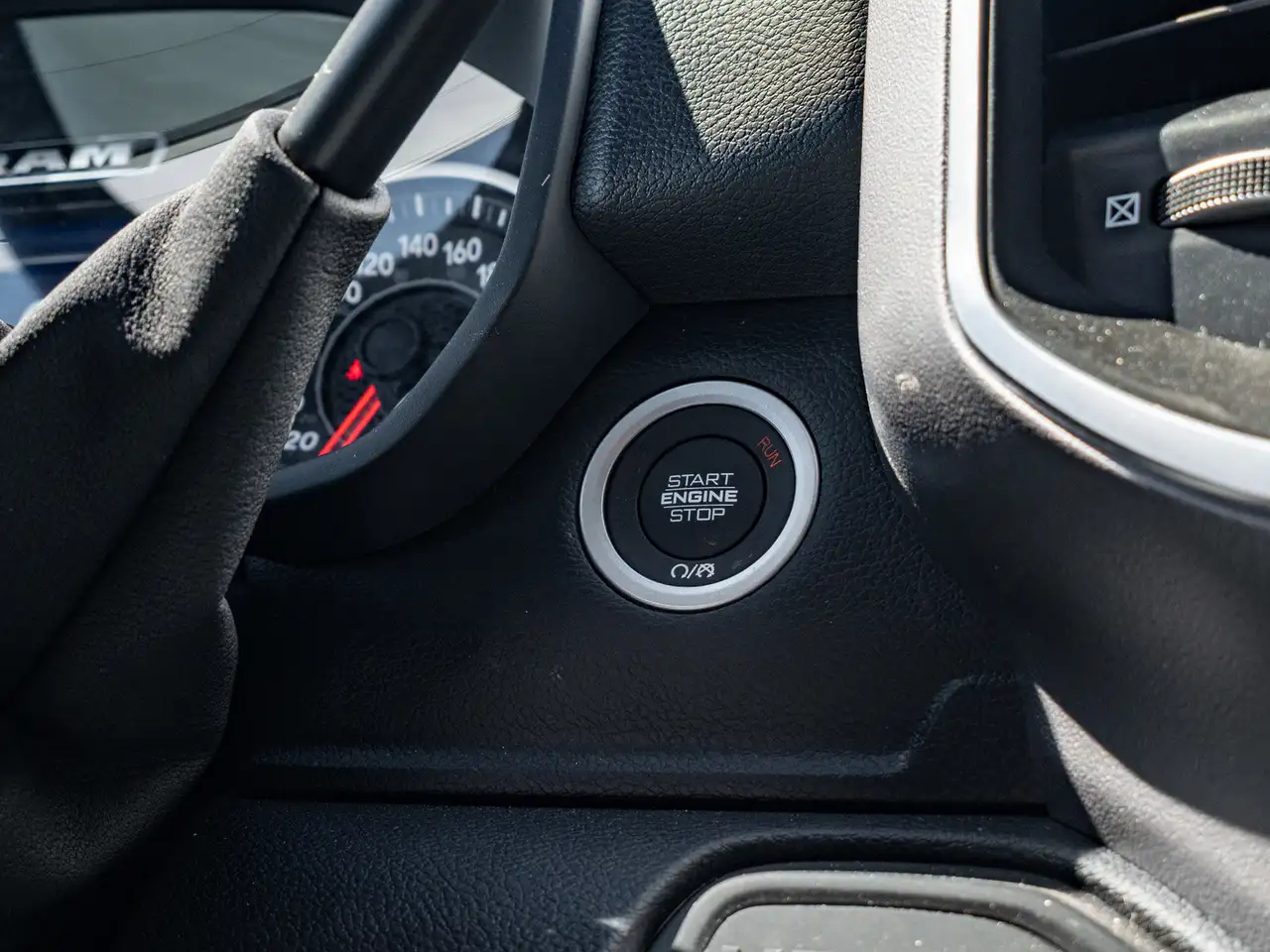 RAM 2500 снимка RAM 2500