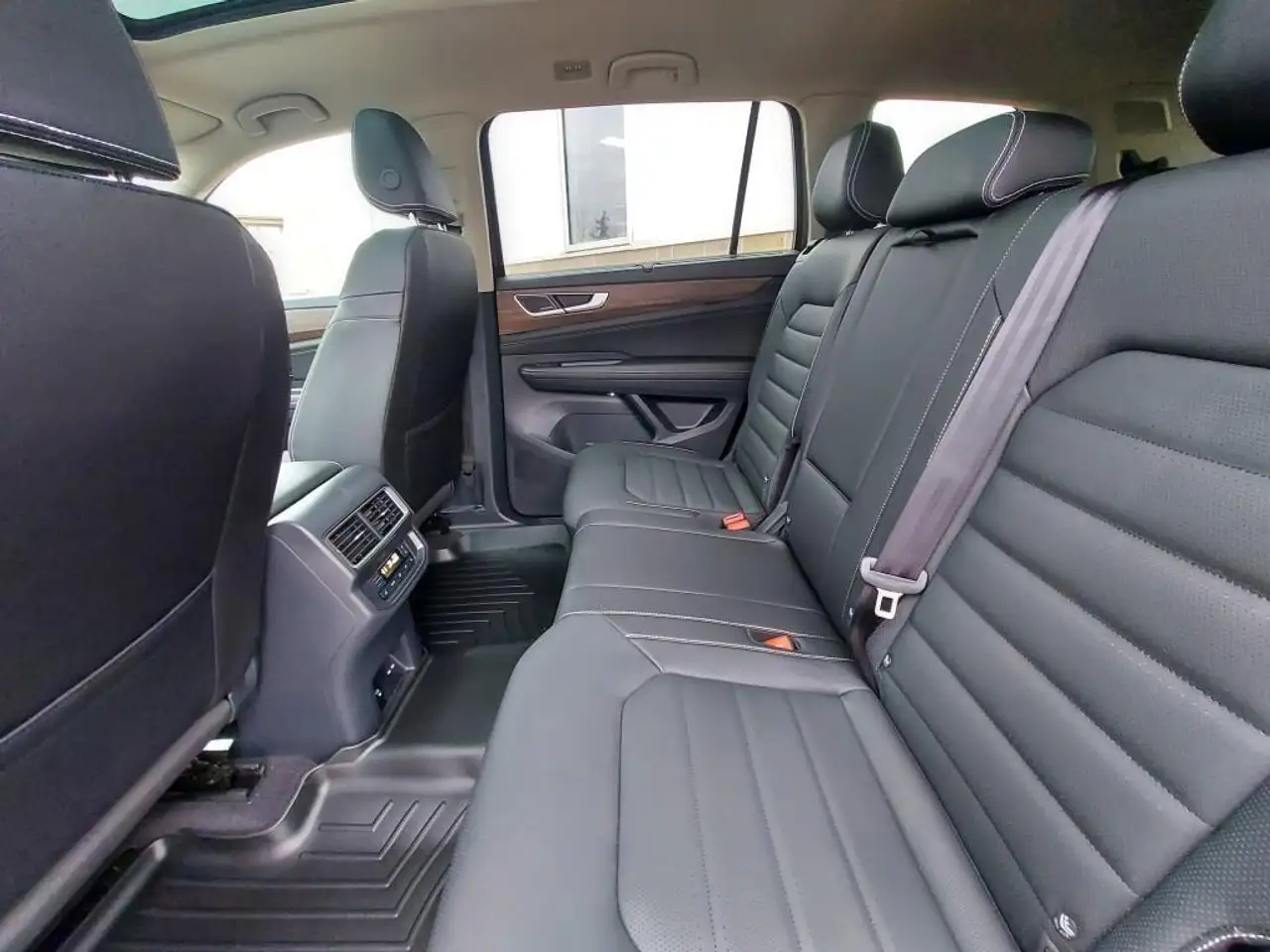 Volkswagen Atlas снимка Volkswagen Atlas