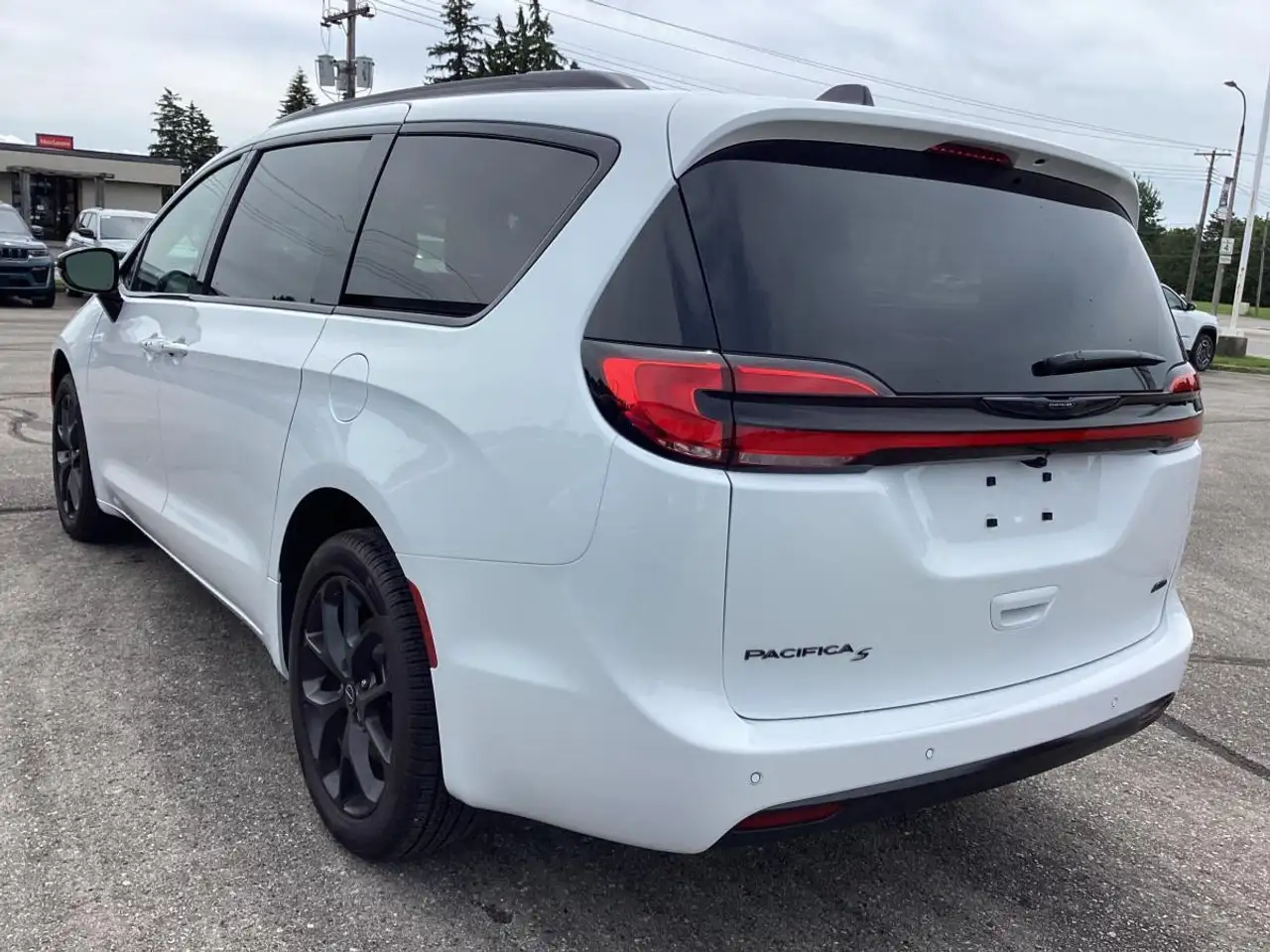 Chrysler Pacifica снимка Chrysler Pacifica