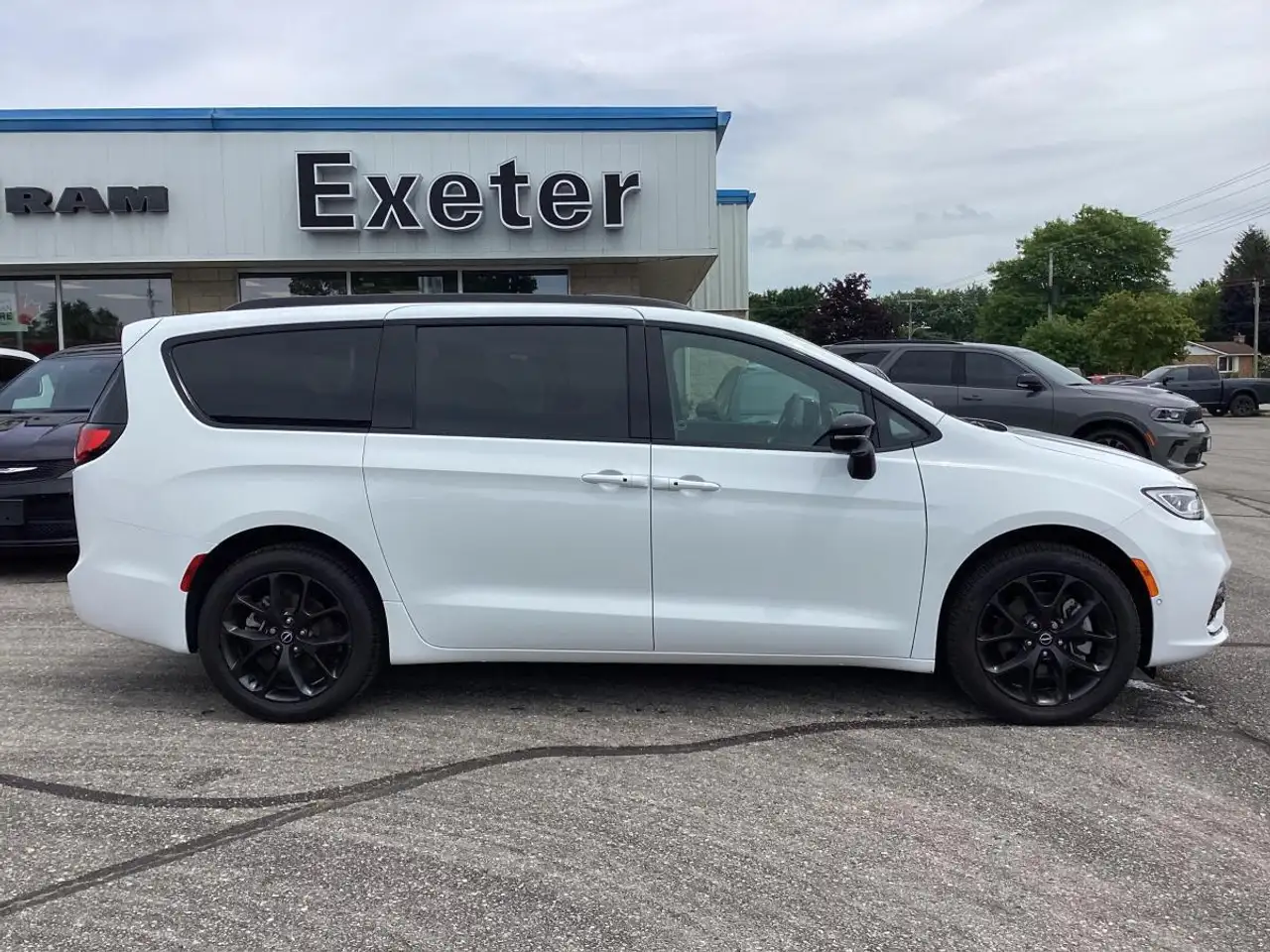 Chrysler Pacifica снимка Chrysler Pacifica