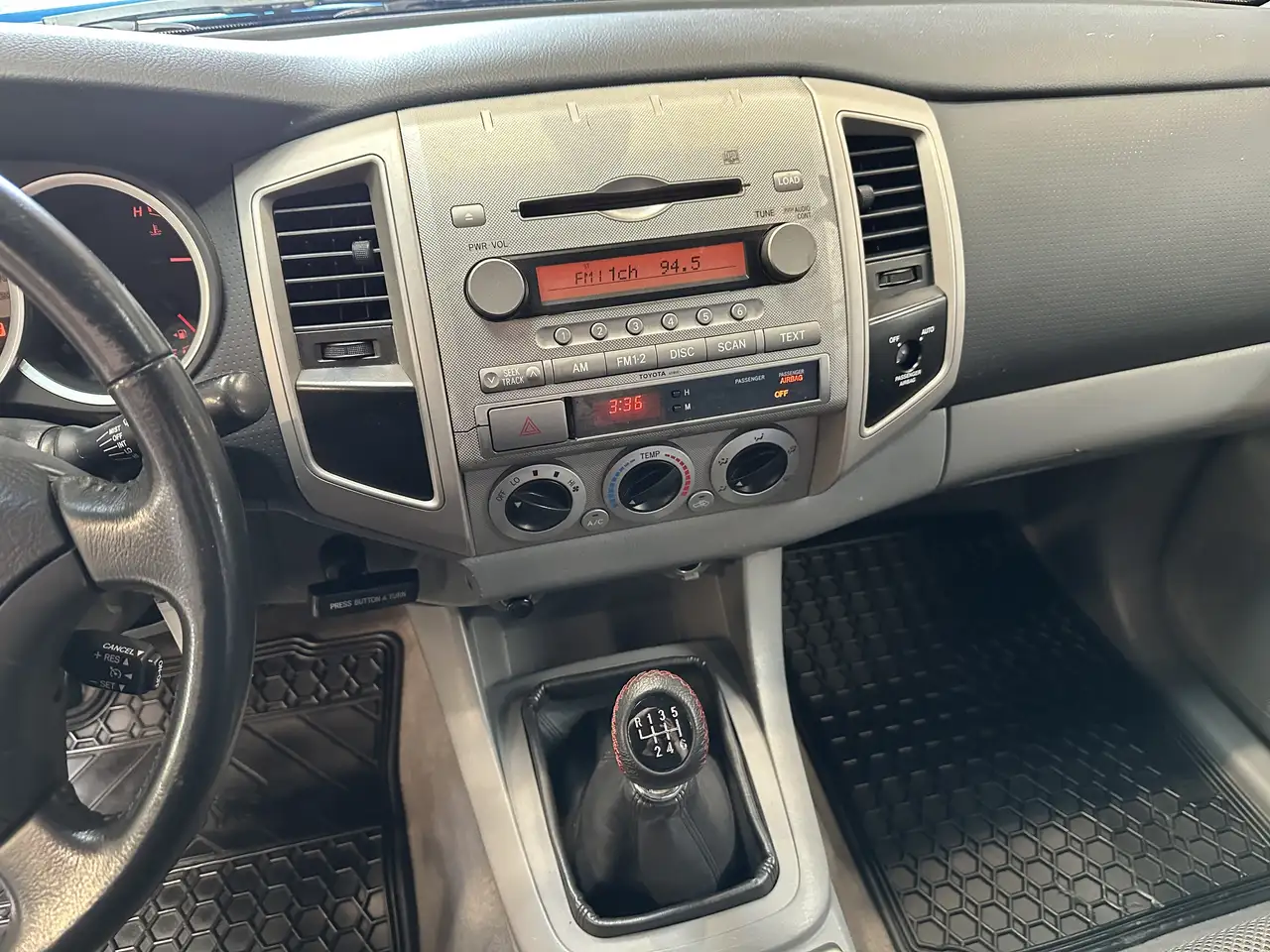 Toyota Tacoma photo Toyota Tacoma