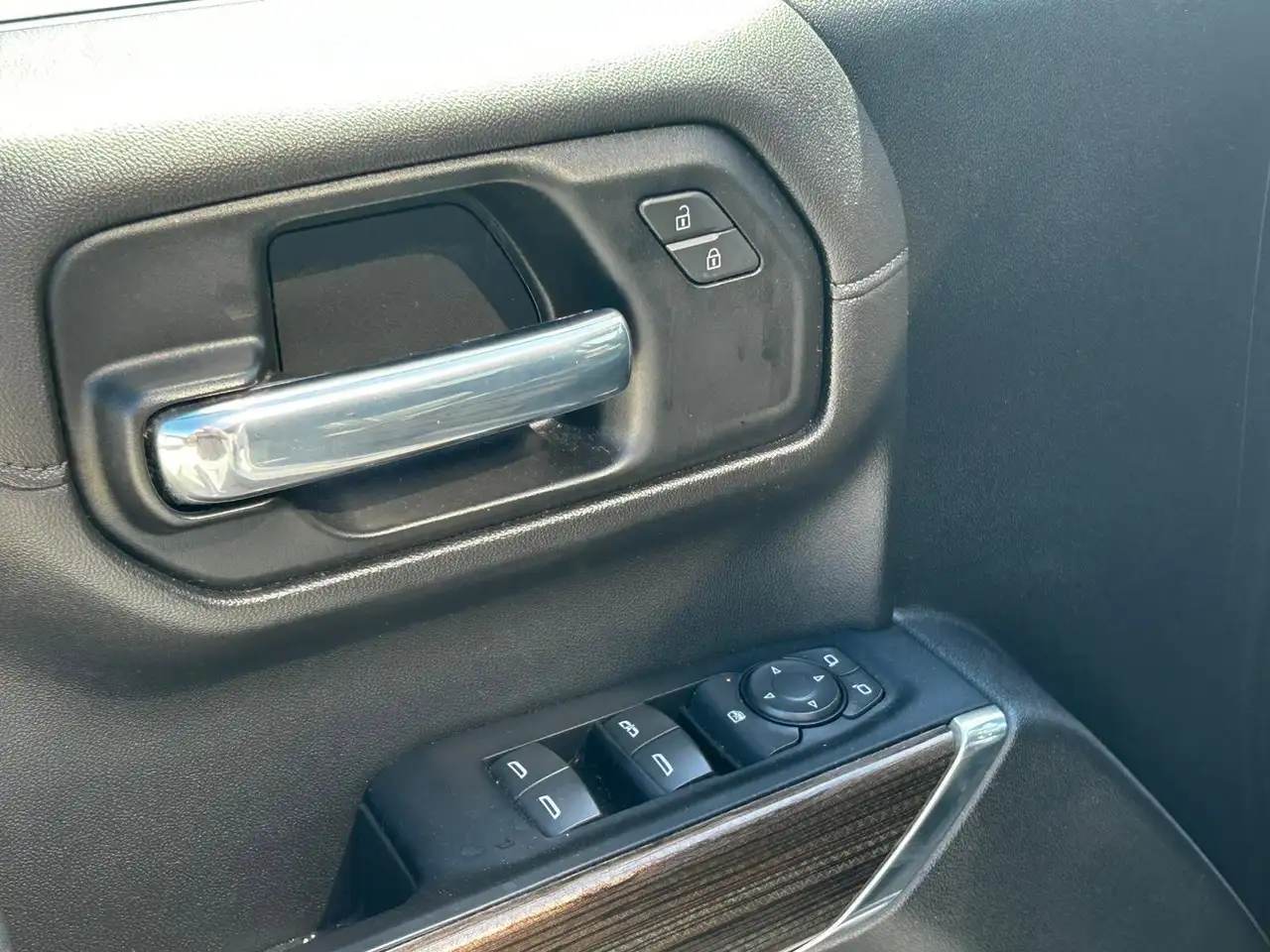 Chevrolet Silverado 1500 photo Chevrolet Silverado 1500