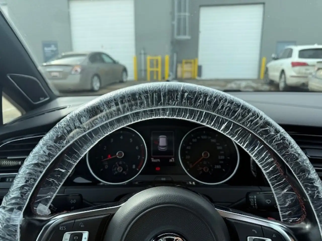 Volkswagen Golf GTI снимка Volkswagen Golf GTI