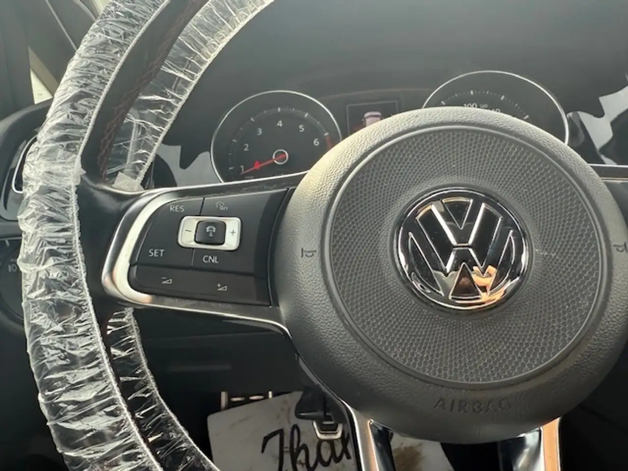 Volkswagen Golf GTI снимка Volkswagen Golf GTI