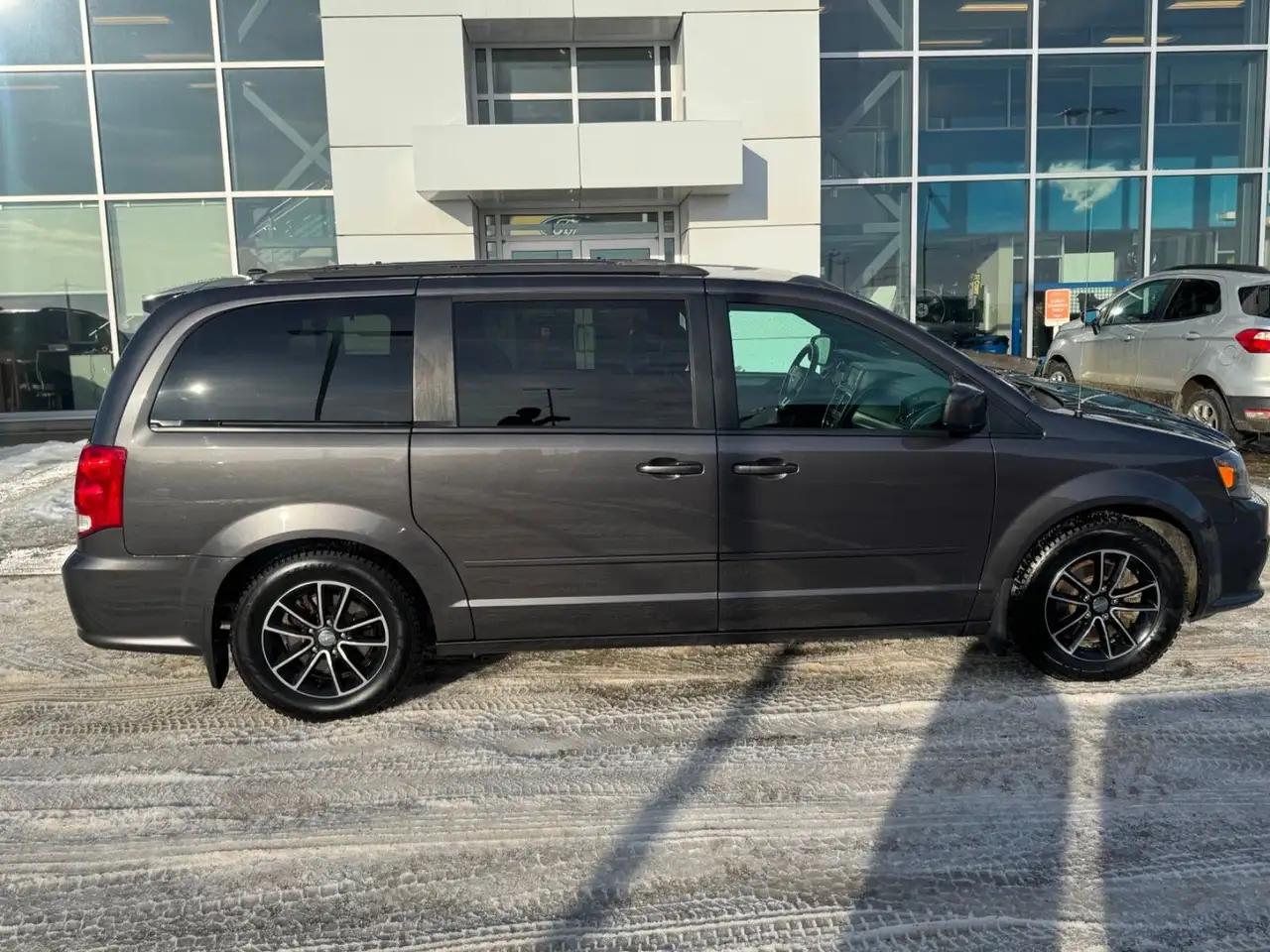 Dodge Grand Caravan photo Dodge Grand Caravan