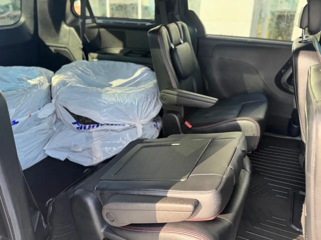 Dodge Grand Caravan photo Dodge Grand Caravan