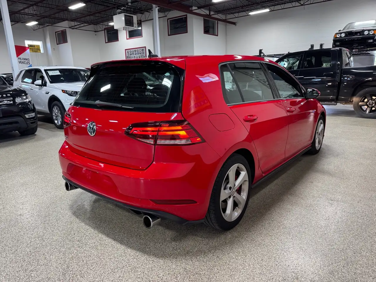 Volkswagen Golf GTI снимка Volkswagen Golf GTI