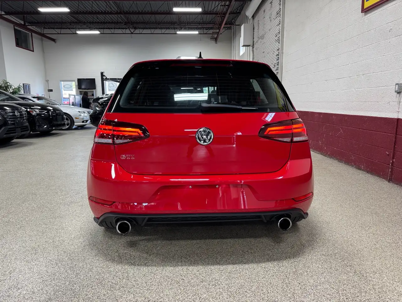 Volkswagen Golf GTI снимка Volkswagen Golf GTI