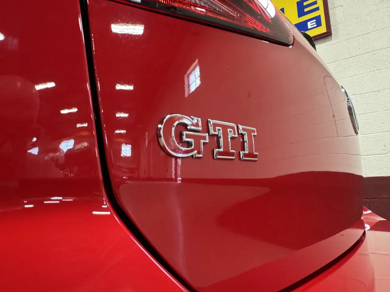 Volkswagen Golf GTI снимка Volkswagen Golf GTI