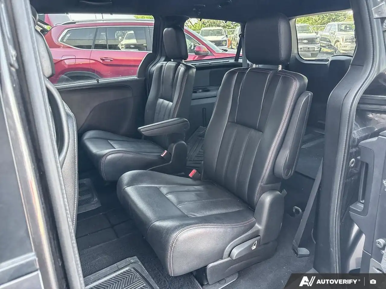 Dodge Grand Caravan photo Dodge Grand Caravan