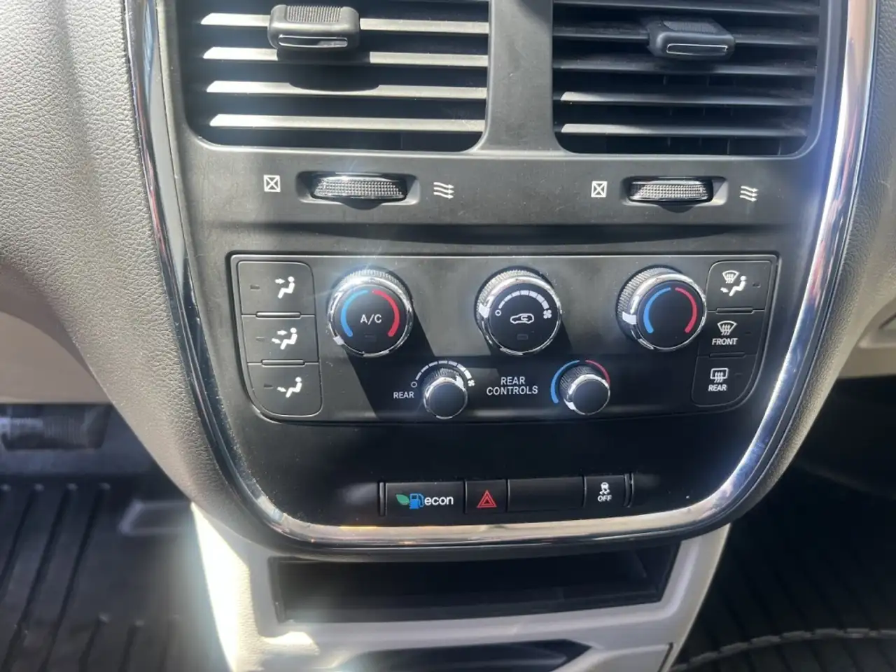 Dodge Grand Caravan photo Dodge Grand Caravan