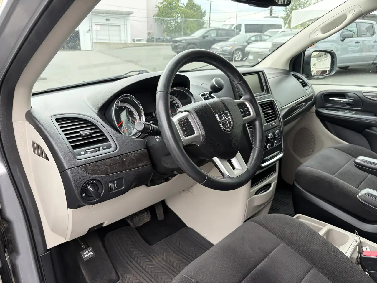 Dodge Grand Caravan photo Dodge Grand Caravan