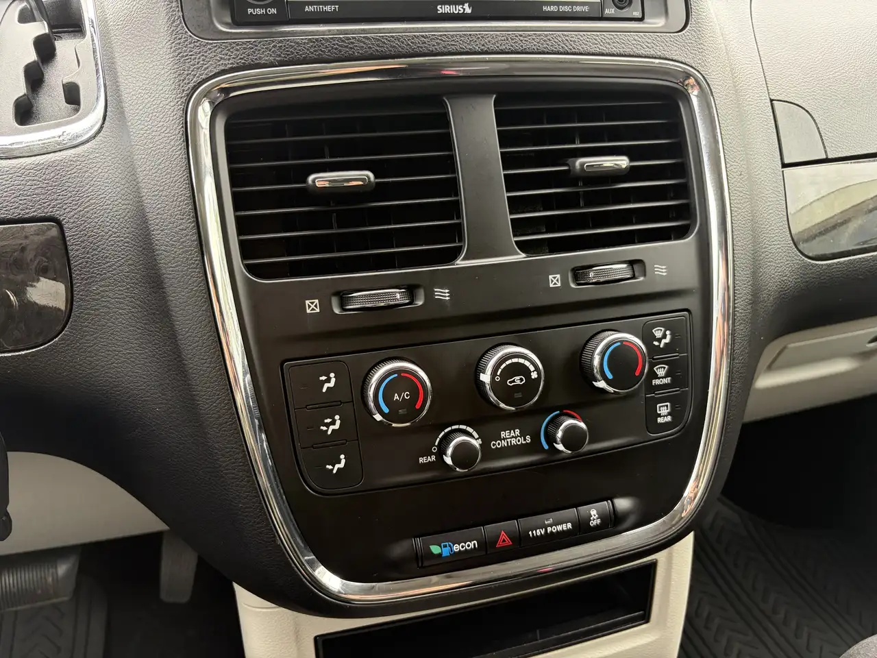 Dodge Grand Caravan photo Dodge Grand Caravan