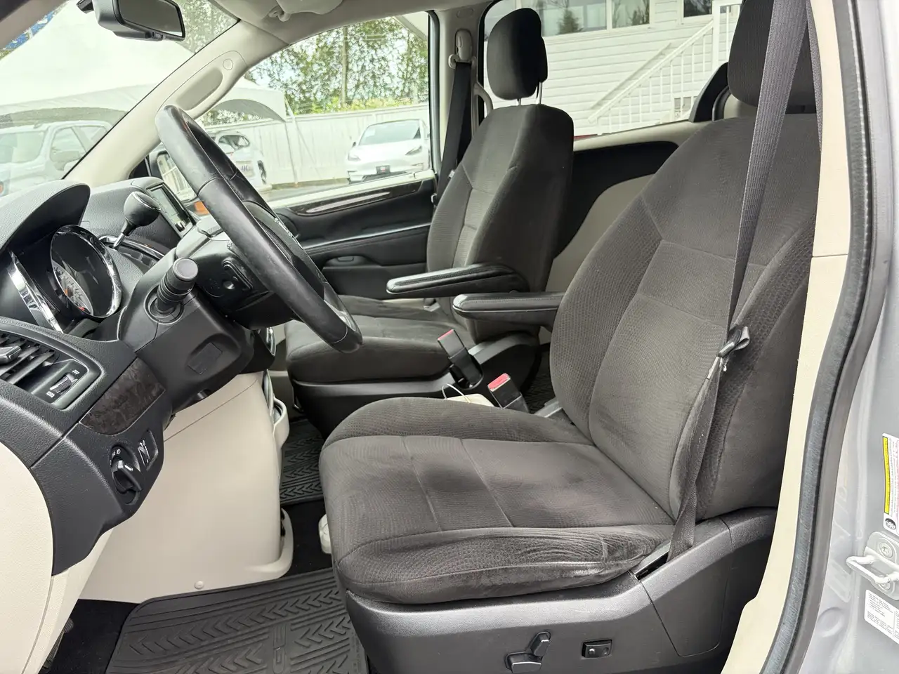 Dodge Grand Caravan photo Dodge Grand Caravan