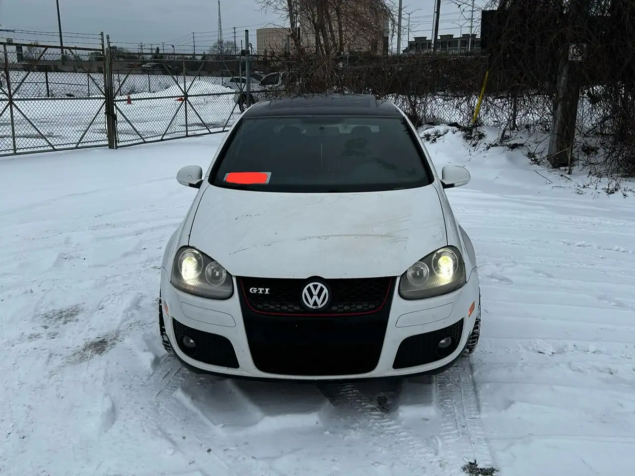 Volkswagen Golf GTI снимка Volkswagen Golf GTI
