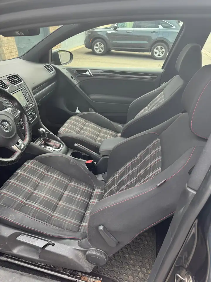 Volkswagen Golf GTI photo Volkswagen Golf GTI