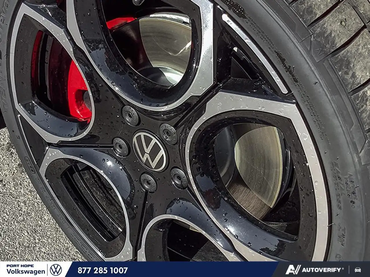 Volkswagen Golf GTI снимка Volkswagen Golf GTI