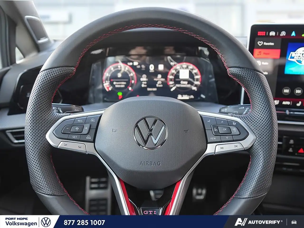 Volkswagen Golf GTI снимка Volkswagen Golf GTI