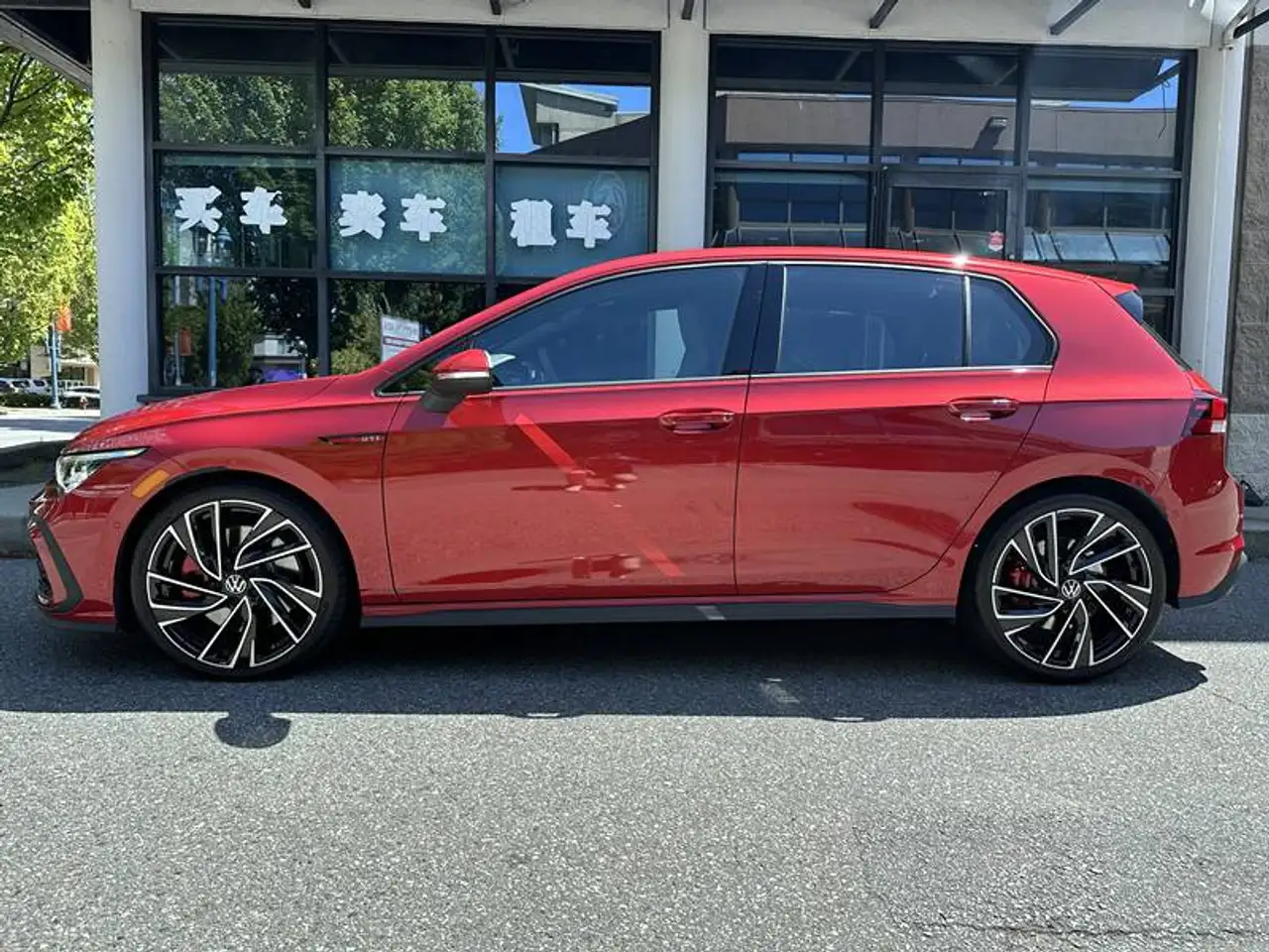 Volkswagen Golf GTI снимка Volkswagen Golf GTI