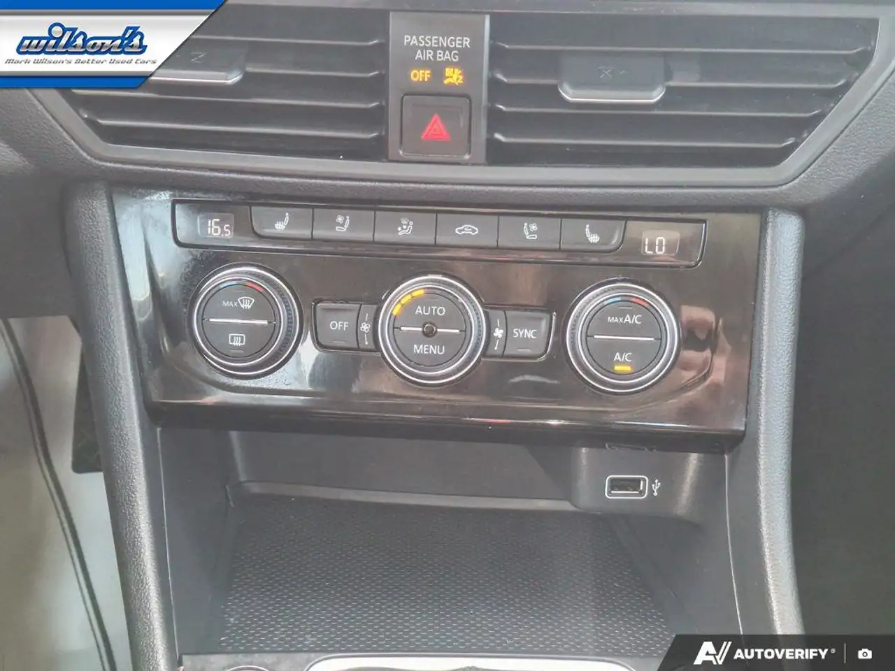 Volkswagen Jetta снимка Volkswagen Jetta