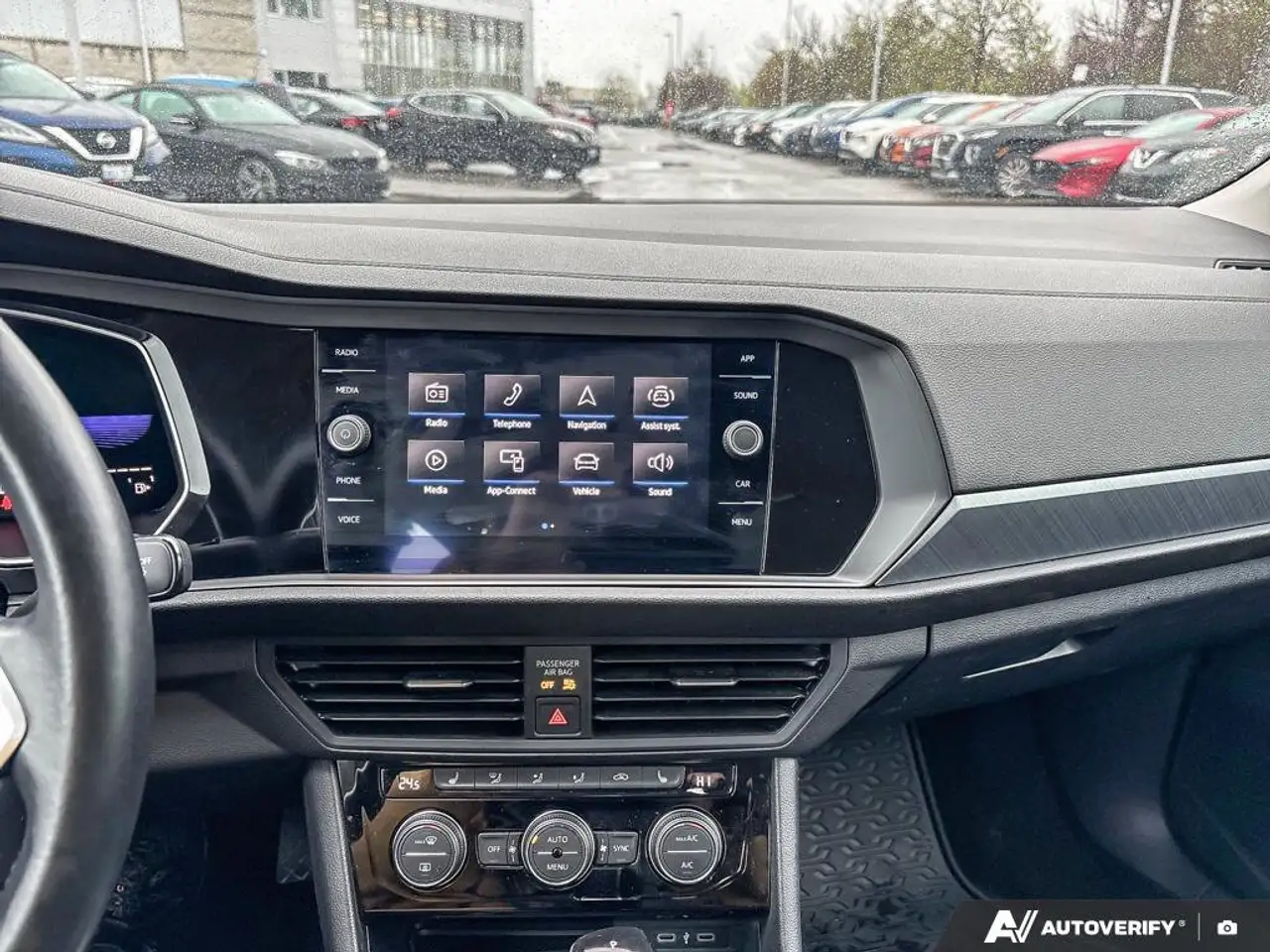 Volkswagen Jetta снимка Volkswagen Jetta