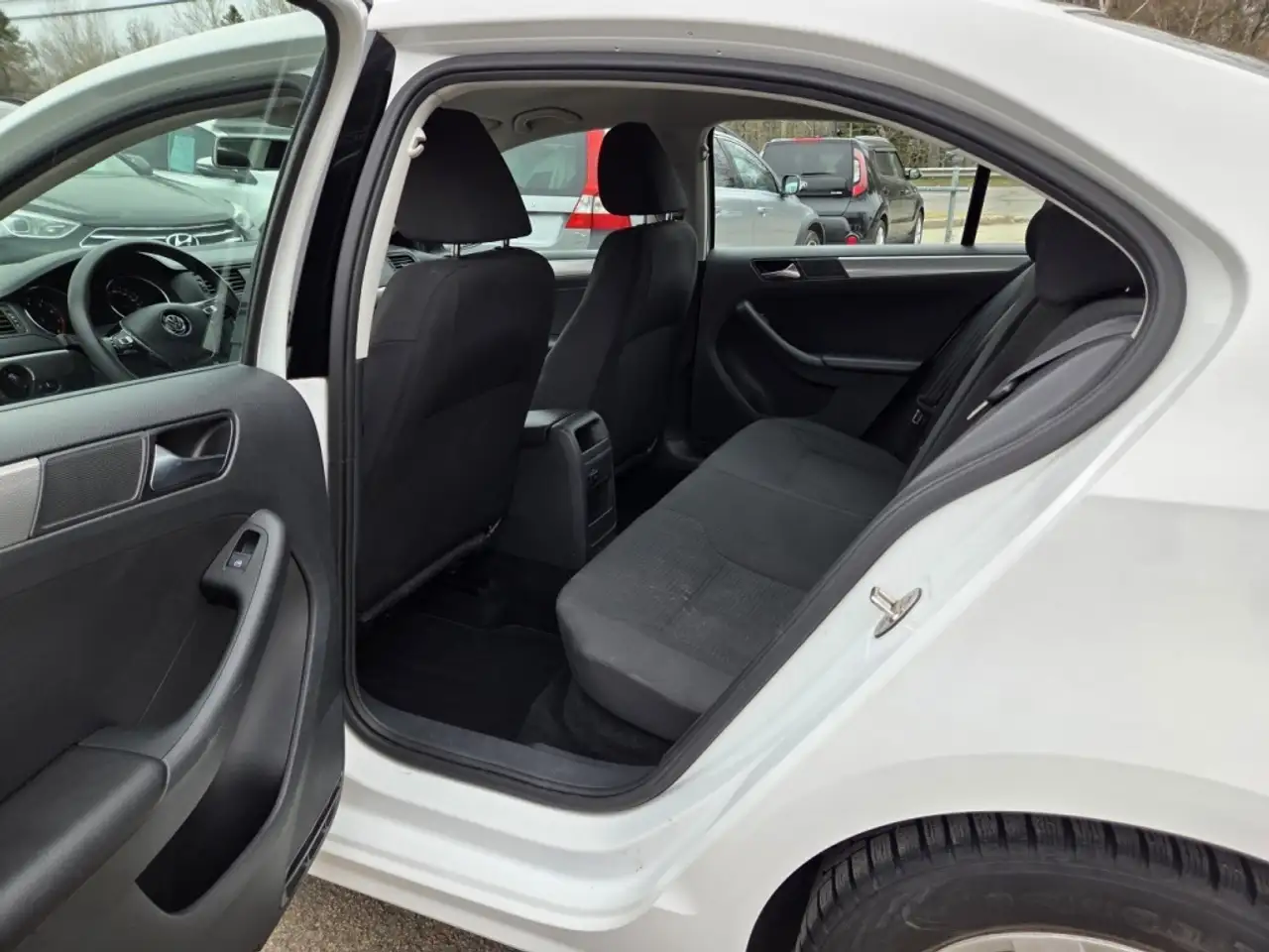 Volkswagen Jetta снимка Volkswagen Jetta