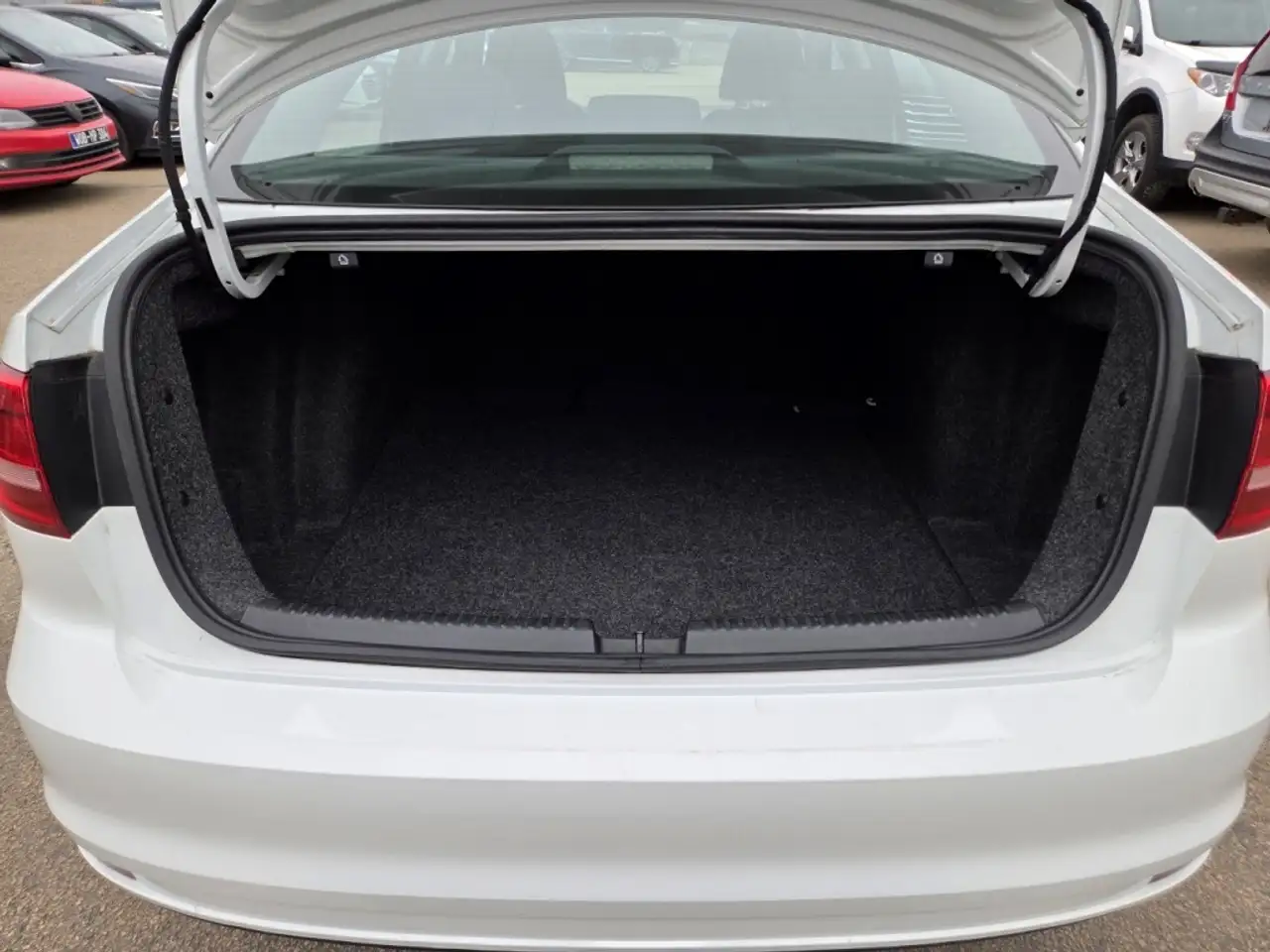 Volkswagen Jetta снимка Volkswagen Jetta