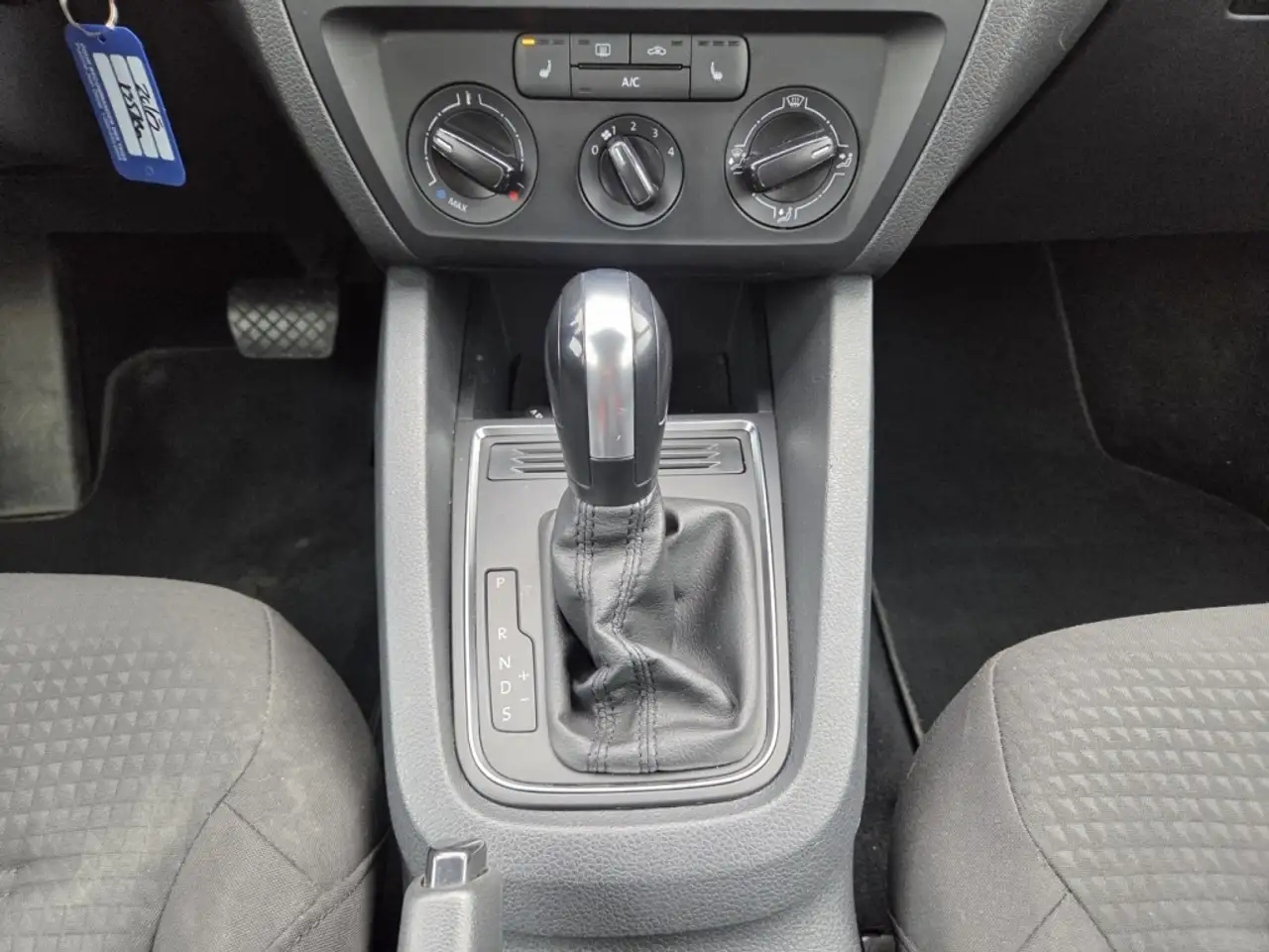 Volkswagen Jetta снимка Volkswagen Jetta