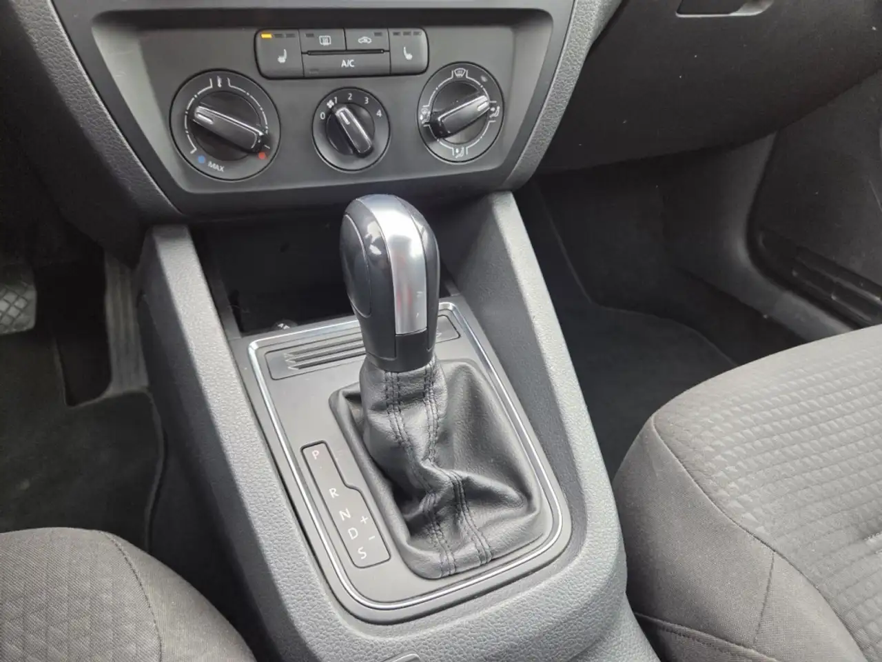 Volkswagen Jetta снимка Volkswagen Jetta
