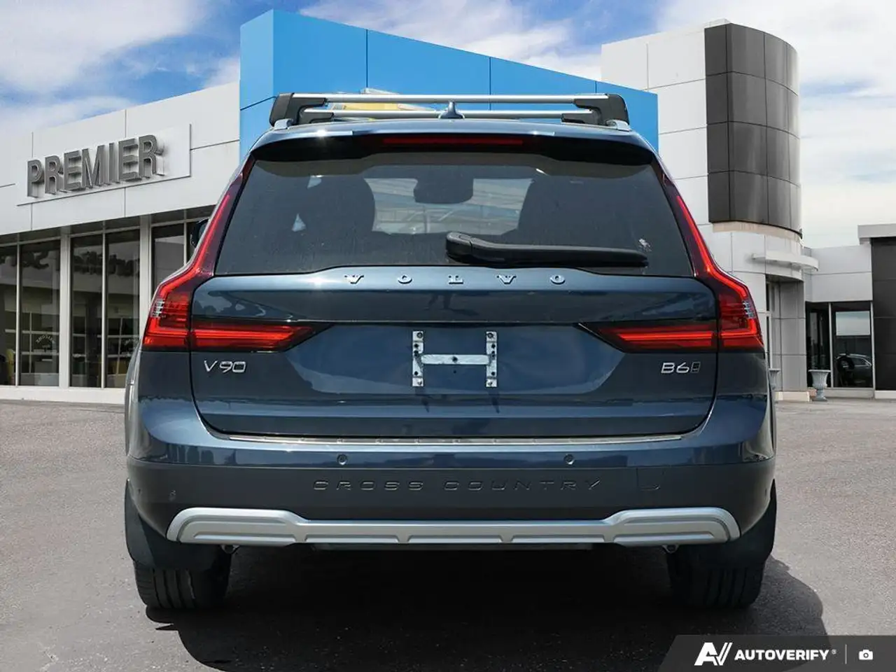 Volvo V90 Cross Country снимка Volvo V90 Cross Country