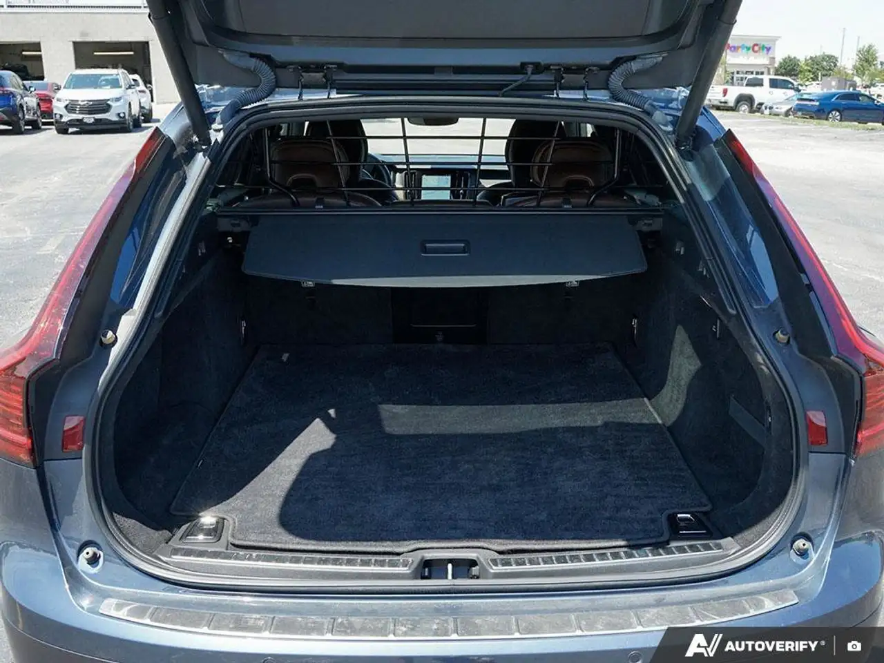 Volvo V90 Cross Country снимка Volvo V90 Cross Country